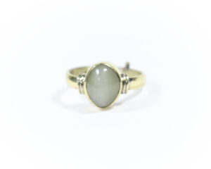 NATURAL CAT'S EYE (LEHSONIA) RING (5+ RATTI)