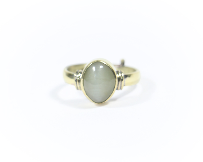 natural cat's eye (lehsonia) ring (5+ ratti) natural cat's eye (lehsonia) ring (5+ ratti)