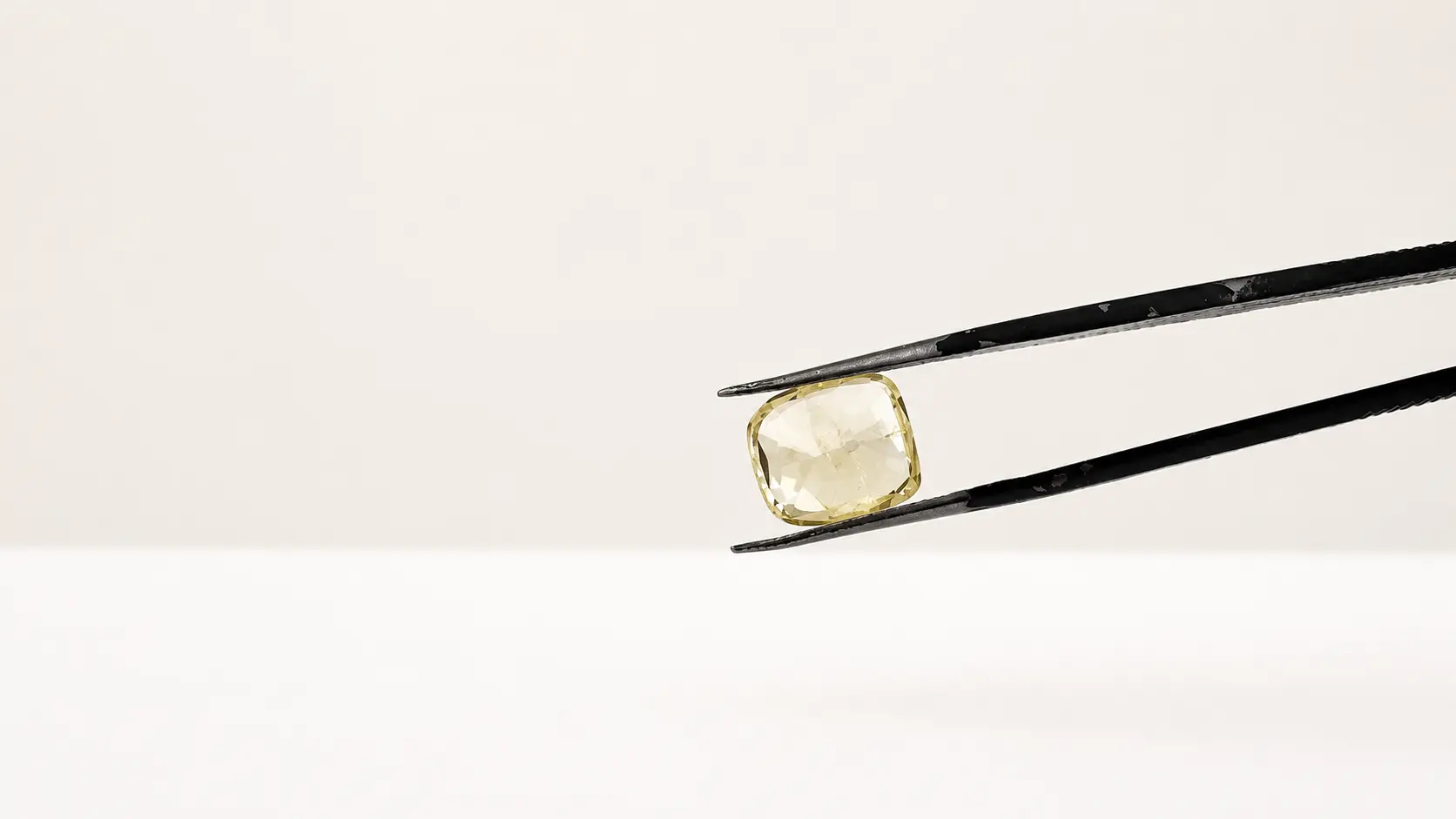 Natural Yellow Sapphire 4.82 Cts - Image 3