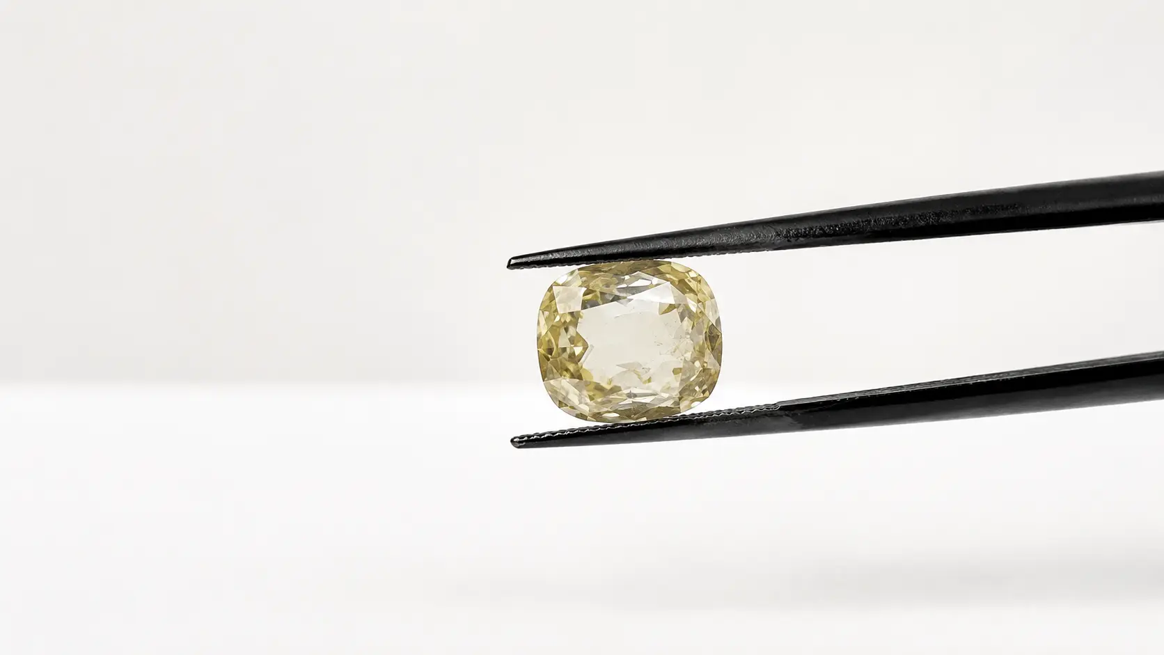 Natural Yellow Sapphire 5.50 Cts - Image 3