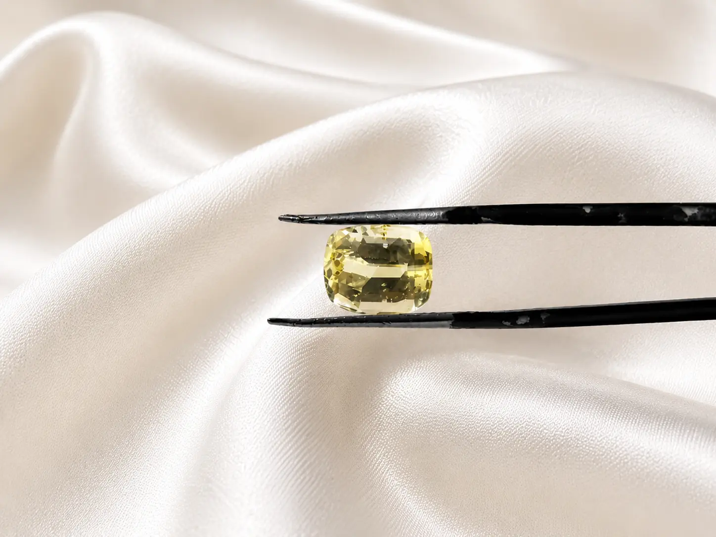 Natural Yellow Sapphire 4.02 Cts - Image 4