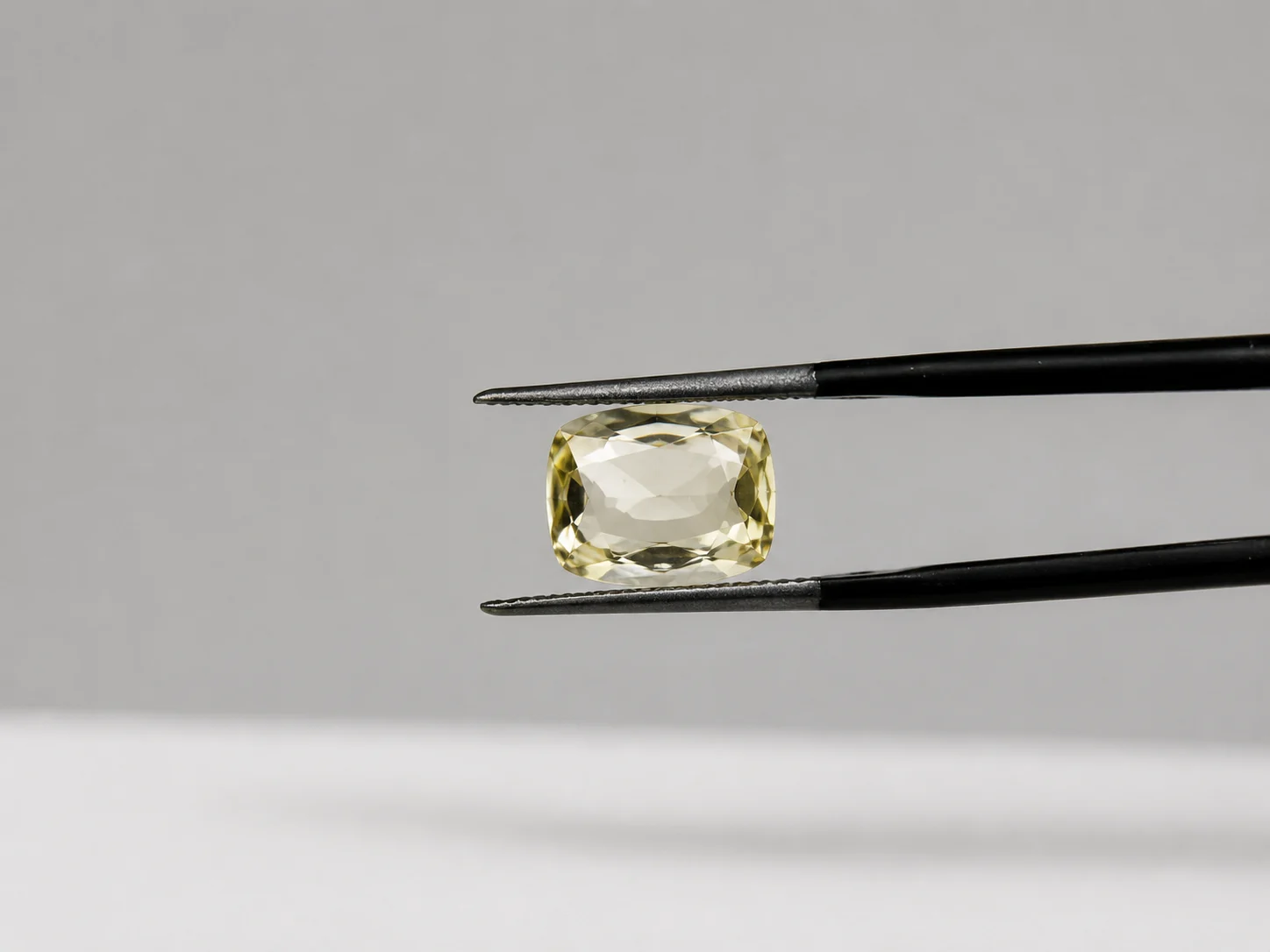 Natural Yellow Sapphire 4.02 Cts - Image 3