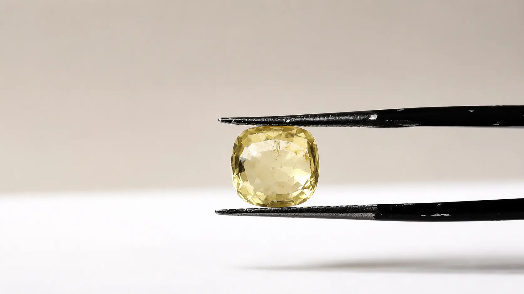Natural Yellow Sapphire 5.34 Cts - Image 4