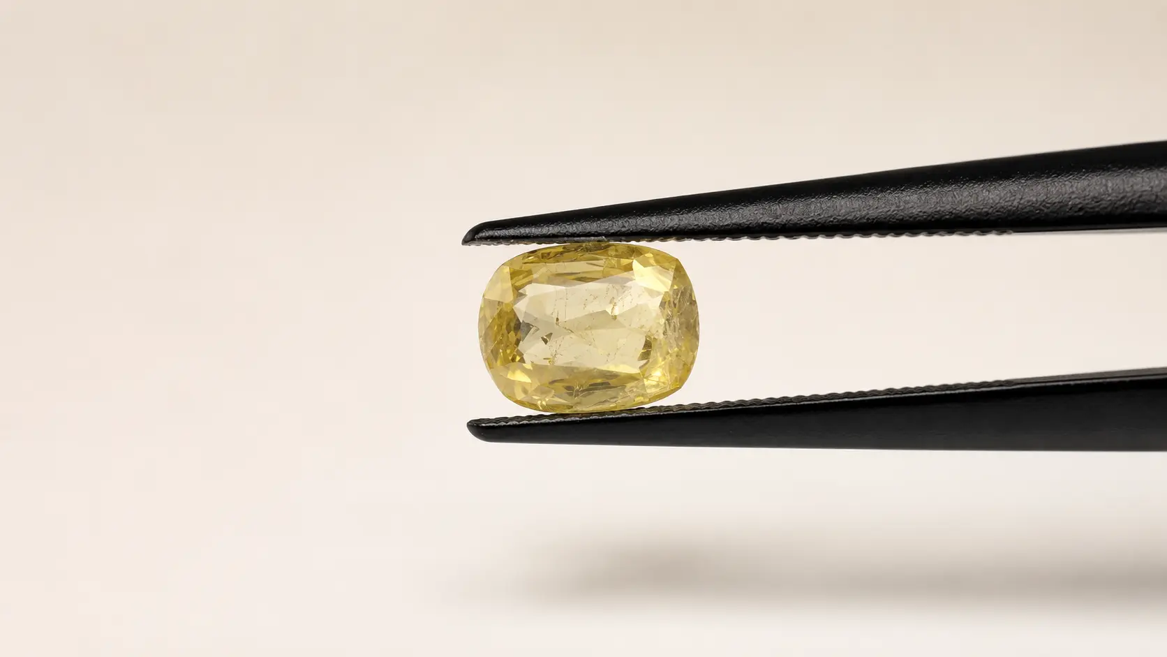 Natural Yellow Sapphire 4.61 Cts - Image 3