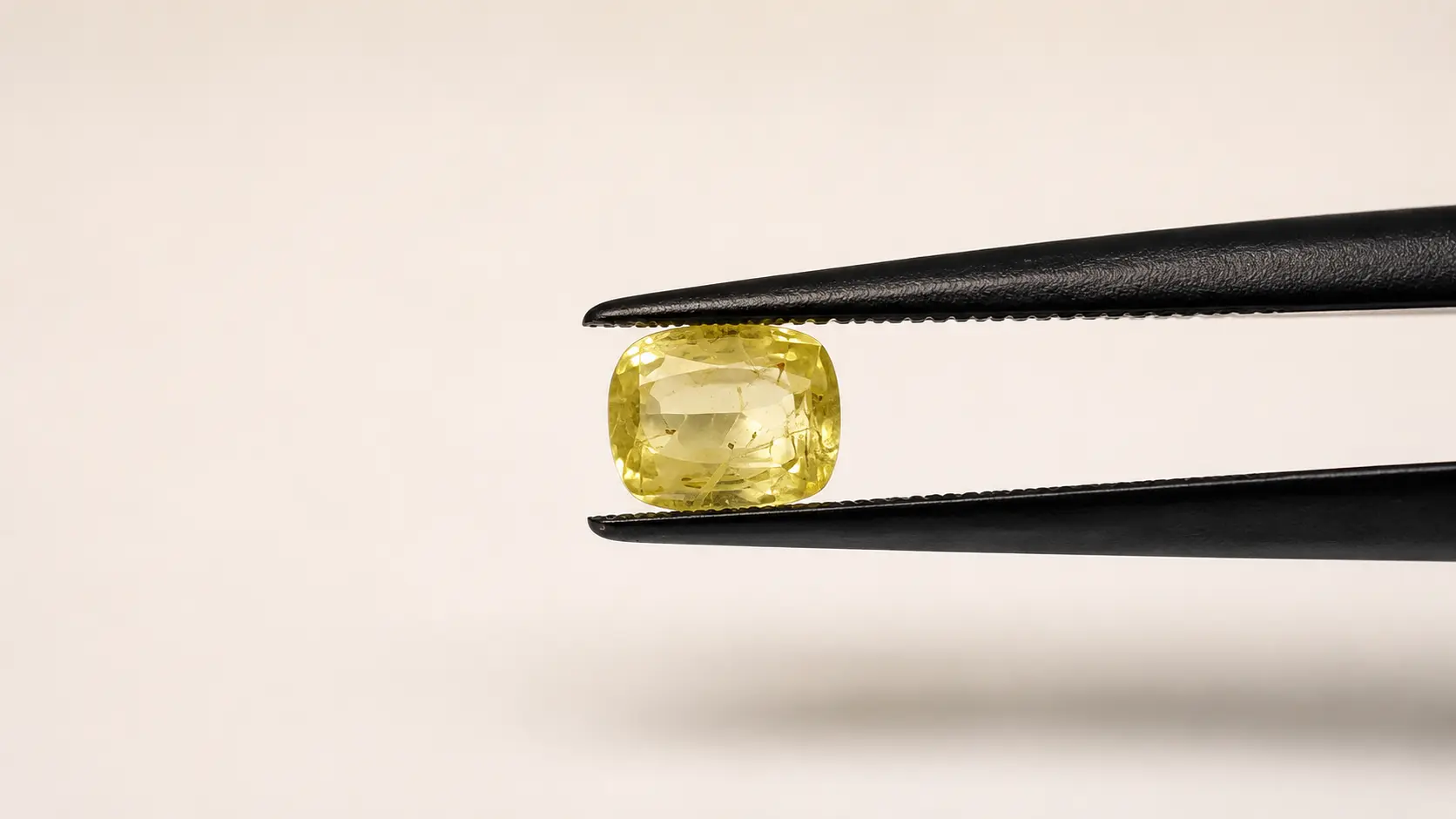 Natural Yellow Sapphire 4.61 Cts - Image 4